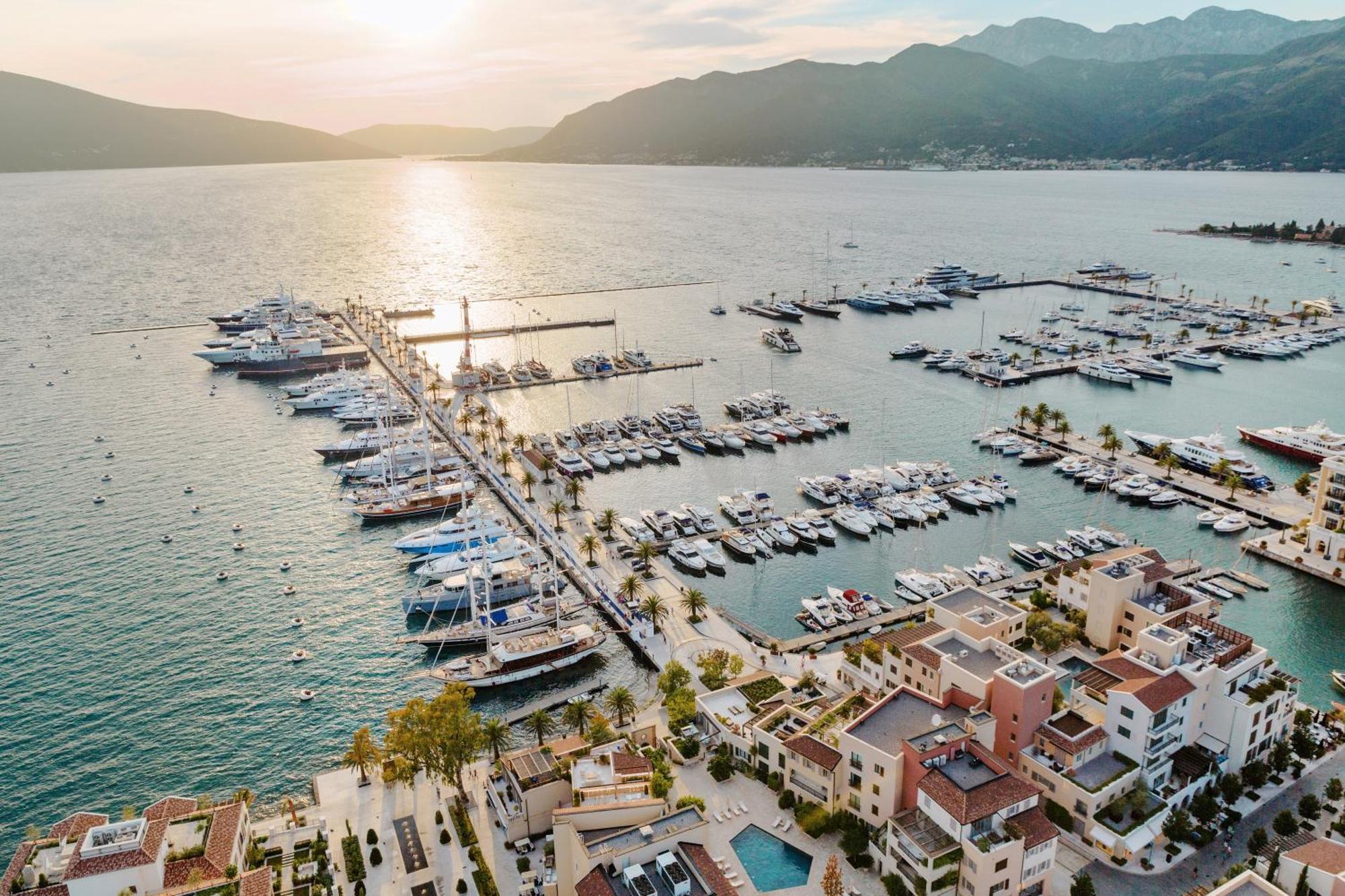 Fides Stylish Apartments Tivat With Pool 외부 사진